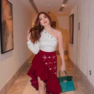 طقم سهرة أنيق بتوقيع نسرين طافش