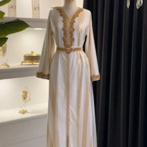 قفطان مغربي ملكي بخامة حرير ساتان وتطريز ذهبي فاخر